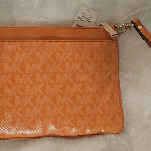 Michael Kors Jet Set Large Wristlet - Picture 3 of 7